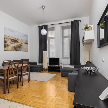 Cosy 1 Bedroom Apartment In Gozsdu Court Будапешт Экстерьер фото
